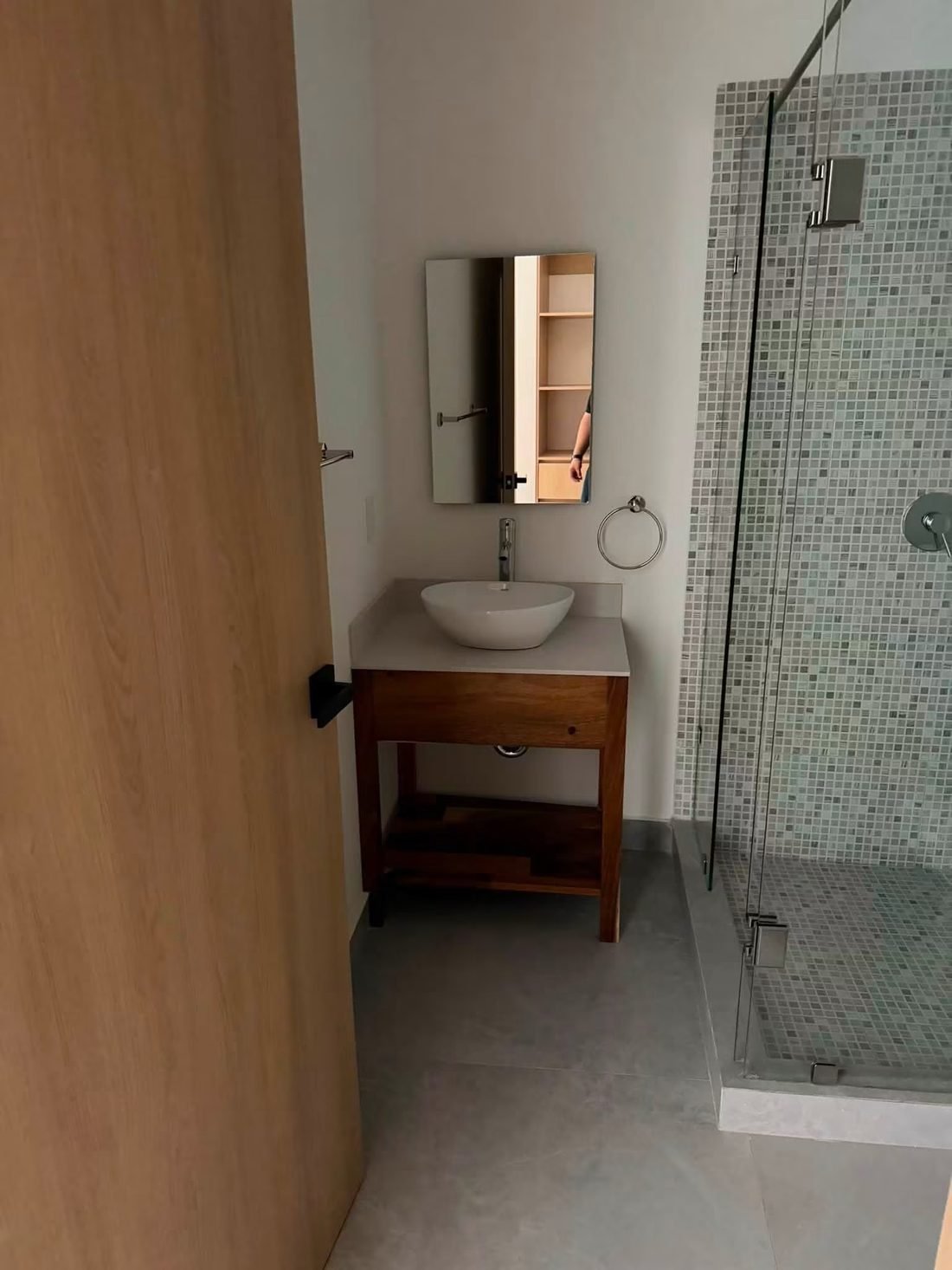 Mueble de baño a medida con lavabo